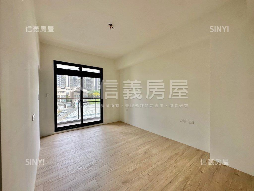 近公園大面寬臨路角墅房屋室內格局與周邊環境