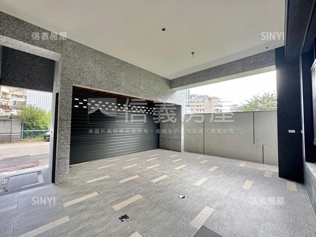 近公園大面寬臨路角墅房屋室內格局與周邊環境