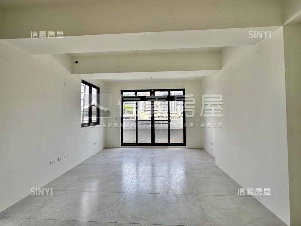 近公園大面寬臨路角墅房屋室內格局與周邊環境