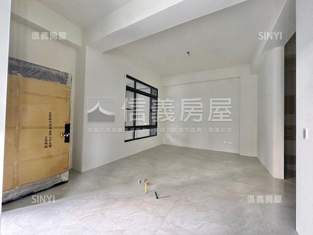 近公園大面寬臨路角墅房屋室內格局與周邊環境