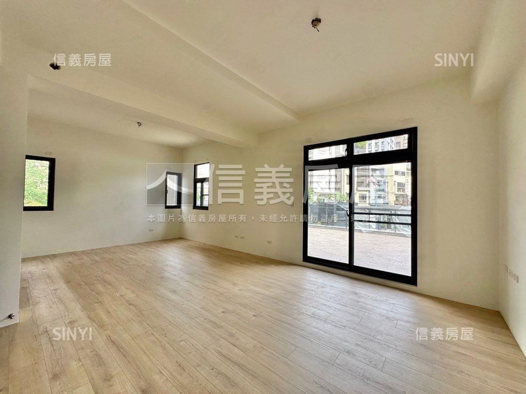 近公園大面寬臨路角墅房屋室內格局與周邊環境