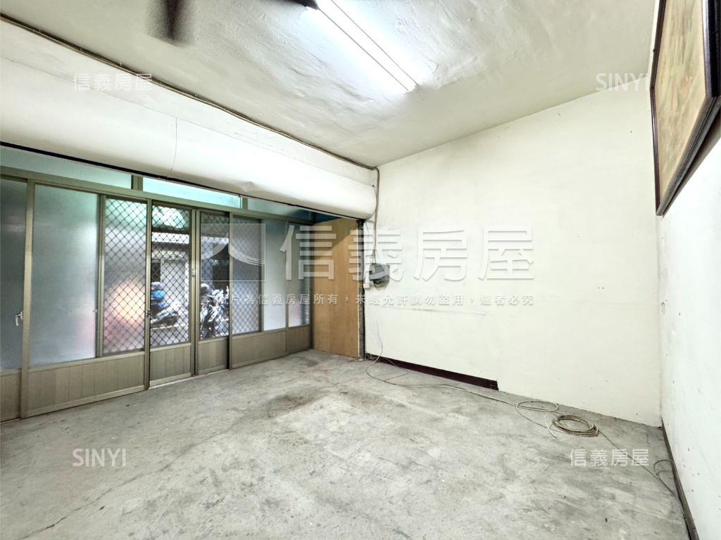 正８米活路約３０坪透天房屋室內格局與周邊環境