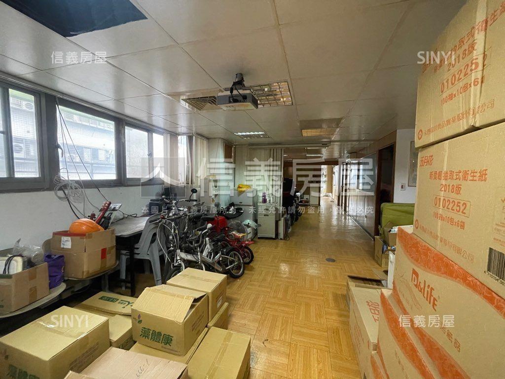 眺望北市河畔高樓景觀電梯房屋室內格局與周邊環境