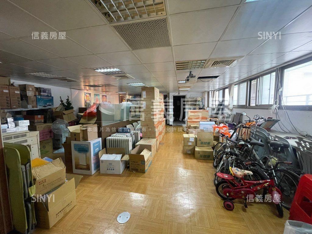 眺望北市河畔高樓景觀電梯房屋室內格局與周邊環境