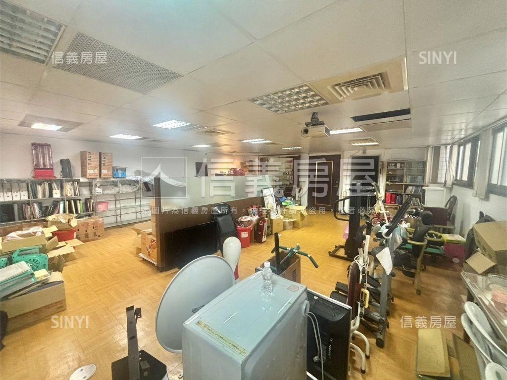 眺望北市河畔高樓景觀電梯房屋室內格局與周邊環境