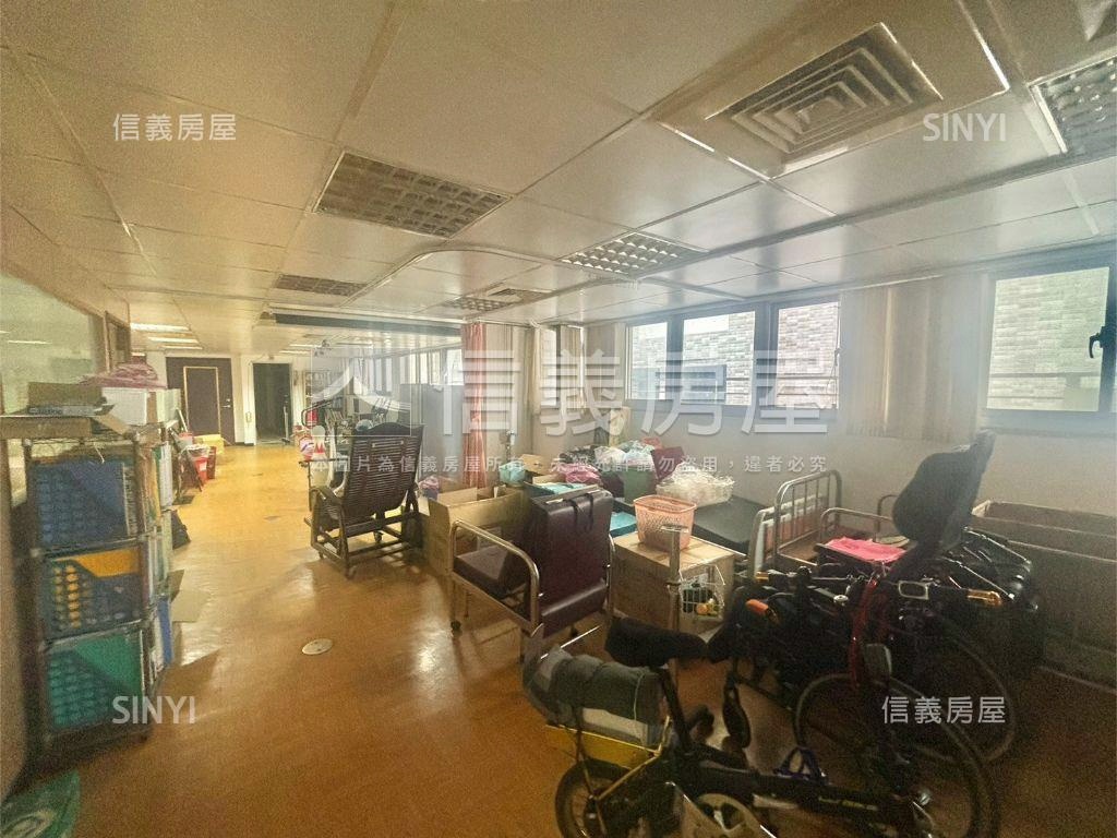 眺望北市河畔高樓景觀電梯房屋室內格局與周邊環境