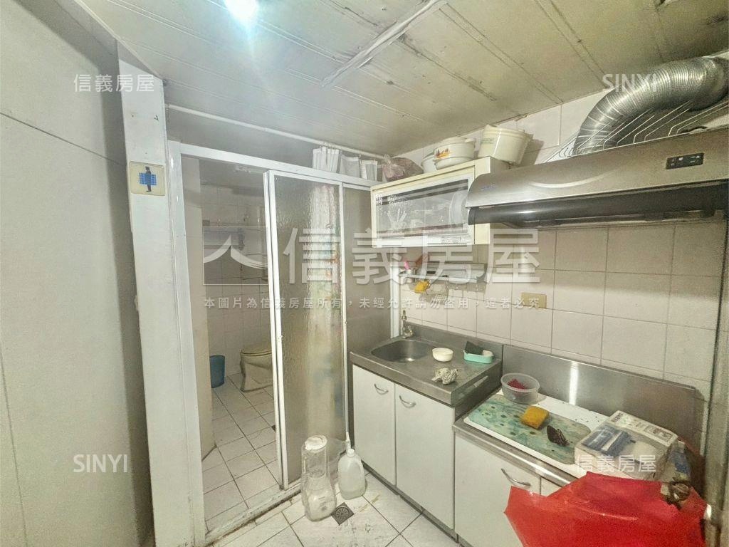 眺望北市河畔高樓景觀電梯房屋室內格局與周邊環境