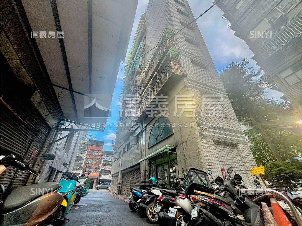 眺望北市河畔高樓景觀電梯房屋室內格局與周邊環境