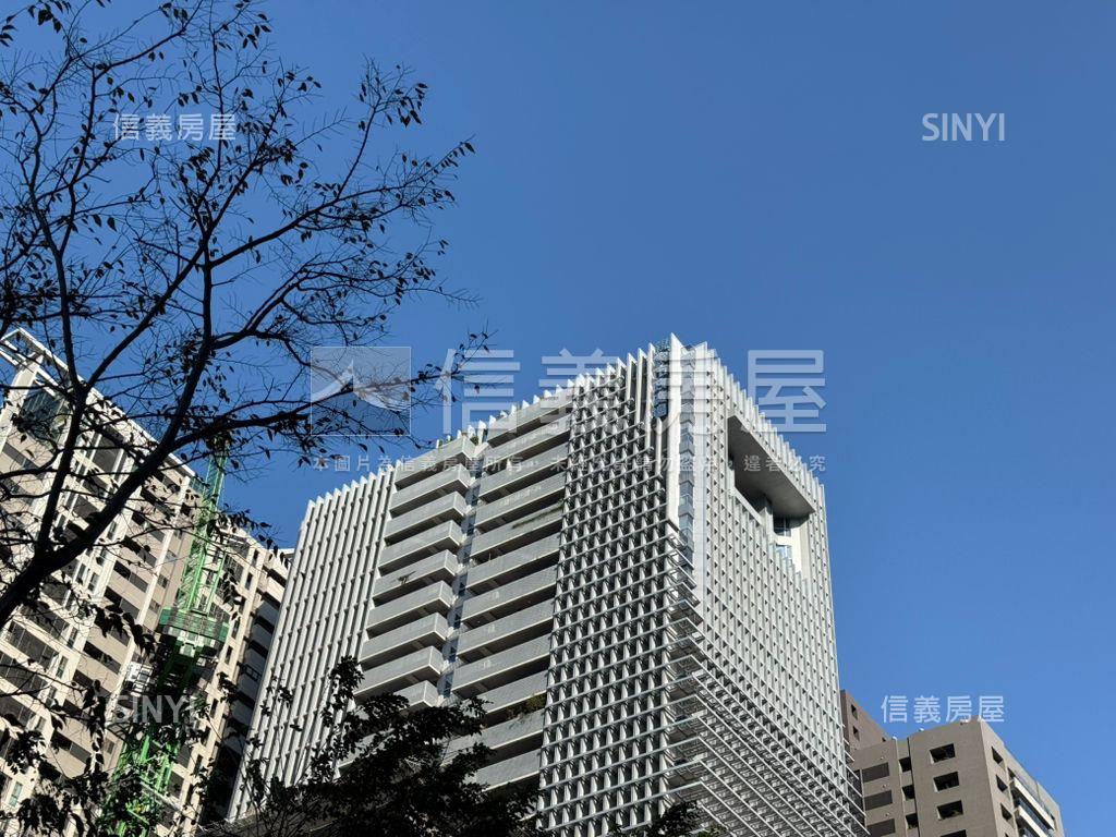 七期【市政廣場】附雙車位房屋室內格局與周邊環境