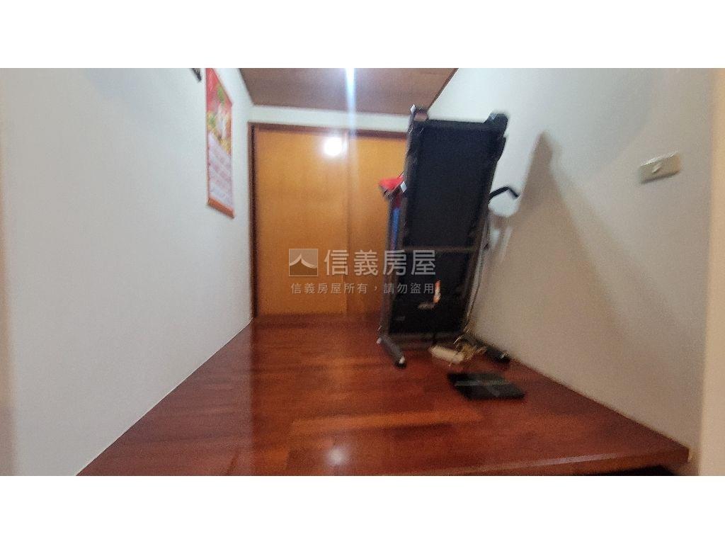 區公所公園景３＋１有車位房屋室內格局與周邊環境