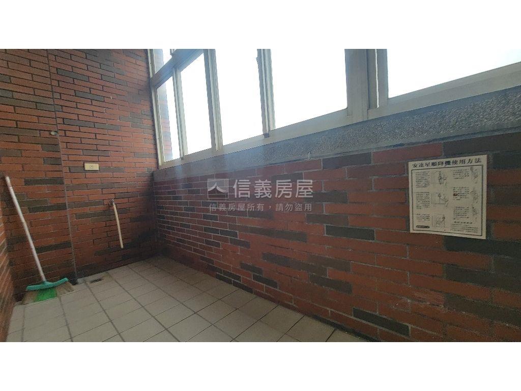 區公所公園景３＋１有車位房屋室內格局與周邊環境