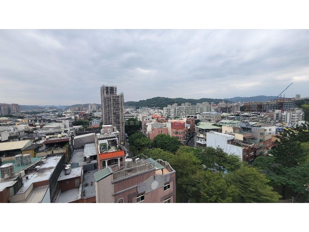 區公所公園景３＋１有車位房屋室內格局與周邊環境