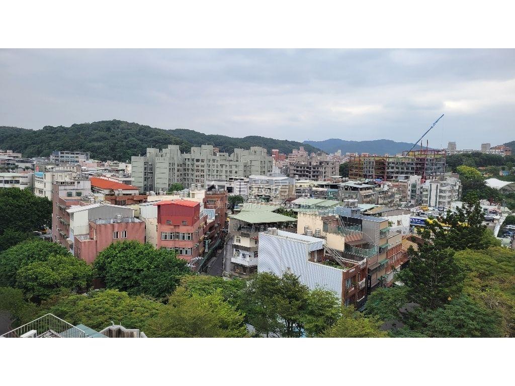 區公所公園景３＋１有車位房屋室內格局與周邊環境