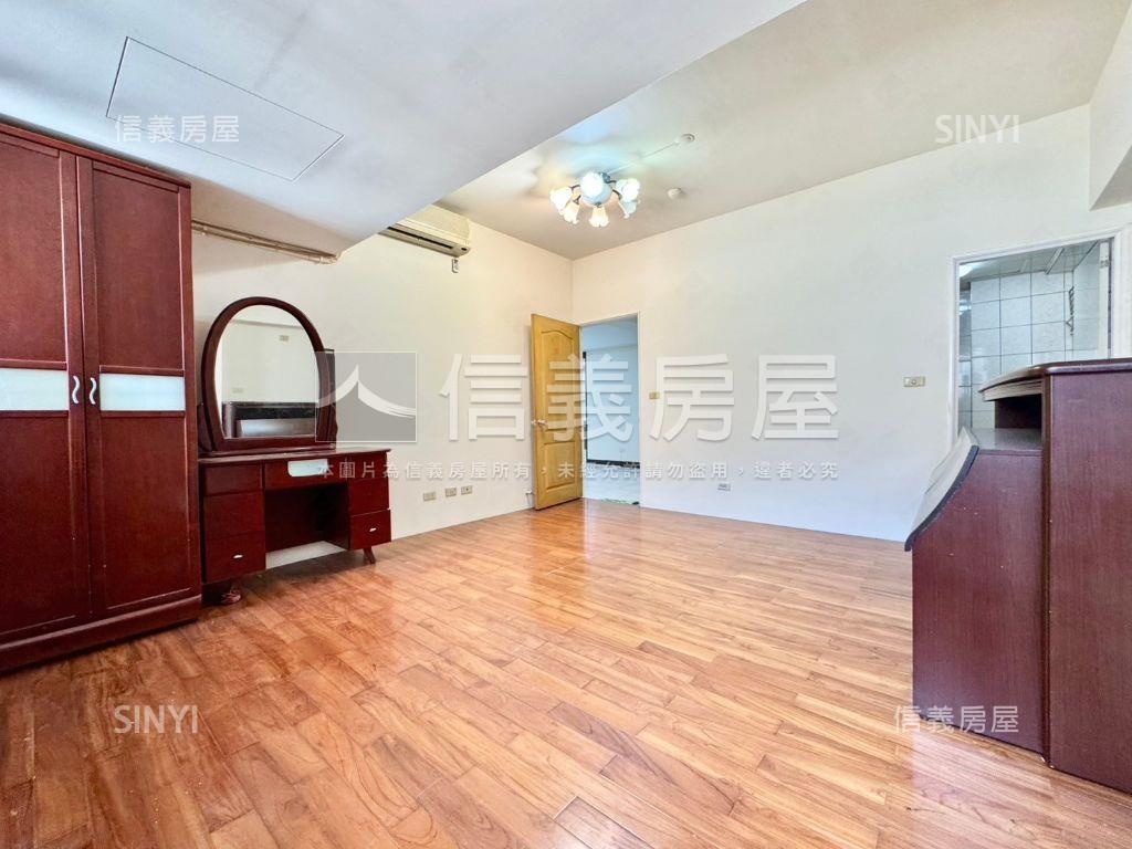 南區雙商圈三房車位房屋室內格局與周邊環境