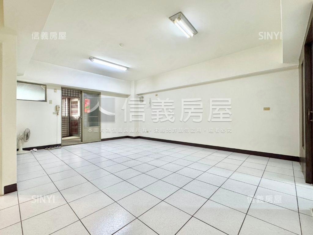 南區雙商圈三房車位房屋室內格局與周邊環境
