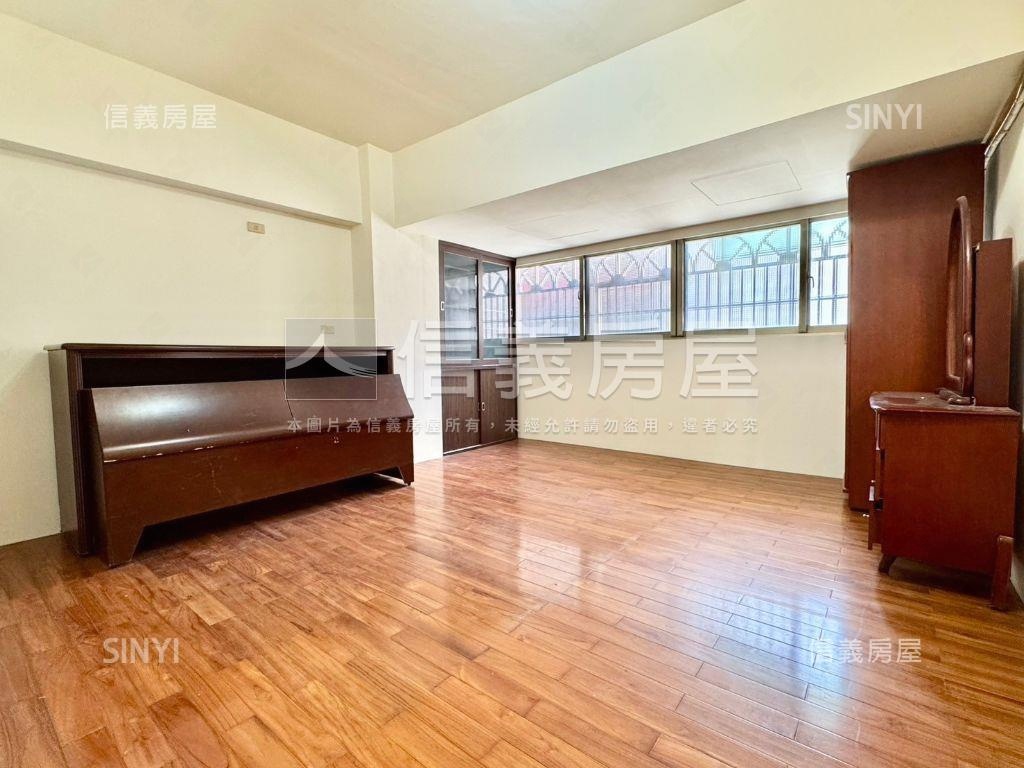 南區雙商圈三房車位房屋室內格局與周邊環境