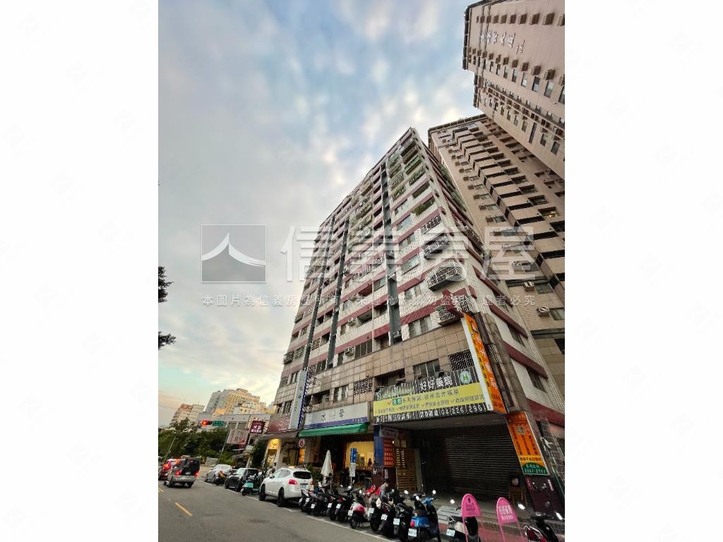 南區雙商圈三房車位房屋室內格局與周邊環境