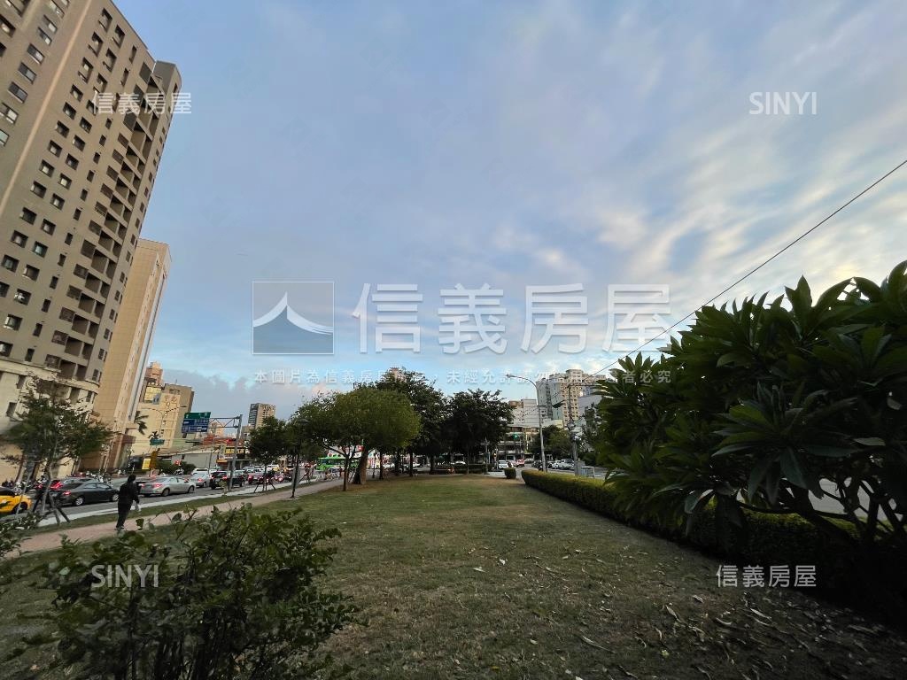 南區雙商圈三房車位房屋室內格局與周邊環境