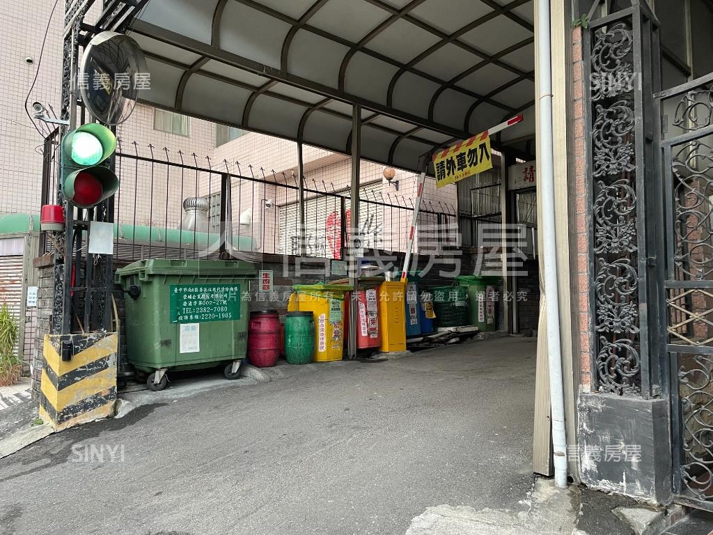 南區雙商圈三房車位房屋室內格局與周邊環境