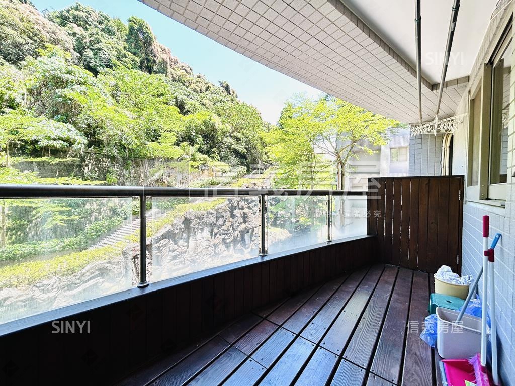 現代米羅美妝豪邸房屋室內格局與周邊環境