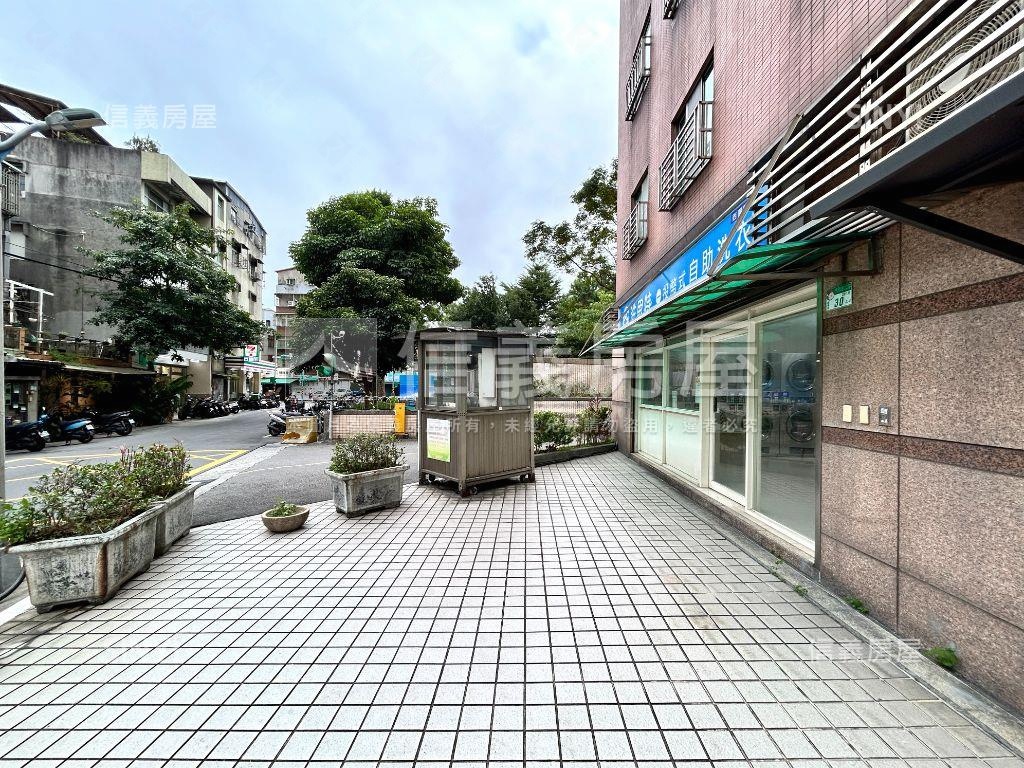 人潮錢潮邊間面寬金店房屋室內格局與周邊環境