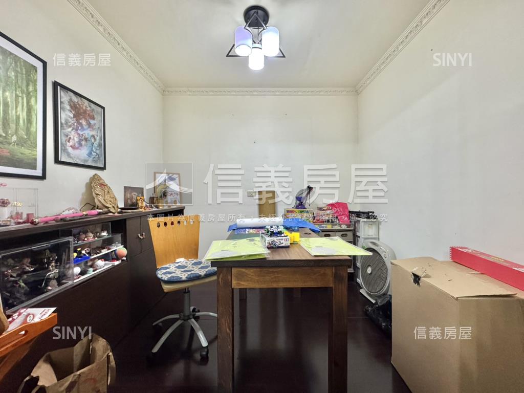 文化中心邊間採光學區四房房屋室內格局與周邊環境