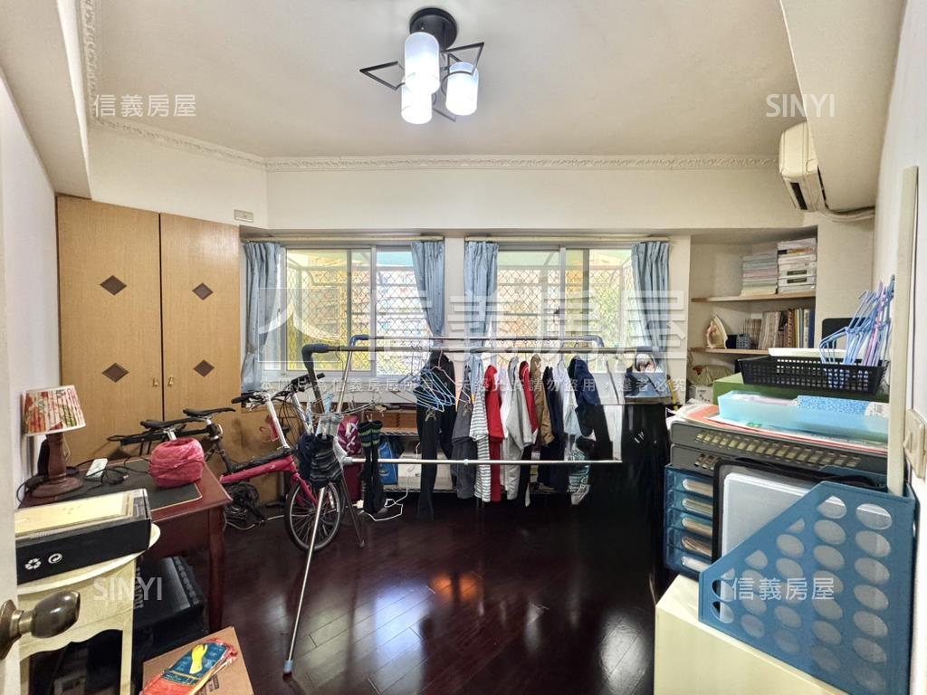 文化中心邊間採光學區四房房屋室內格局與周邊環境