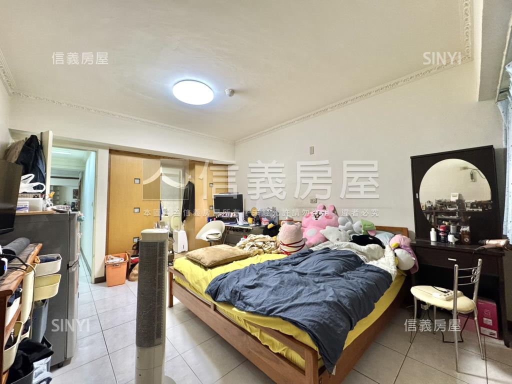 文化中心邊間採光學區四房房屋室內格局與周邊環境