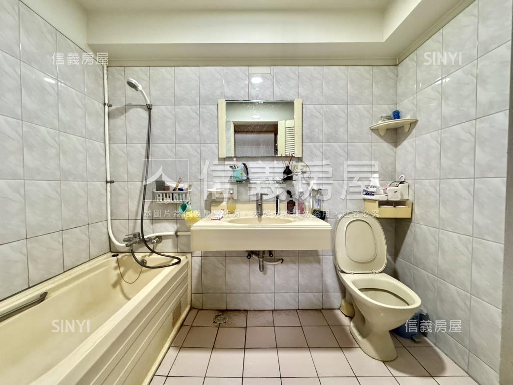 文化中心邊間採光學區四房房屋室內格局與周邊環境