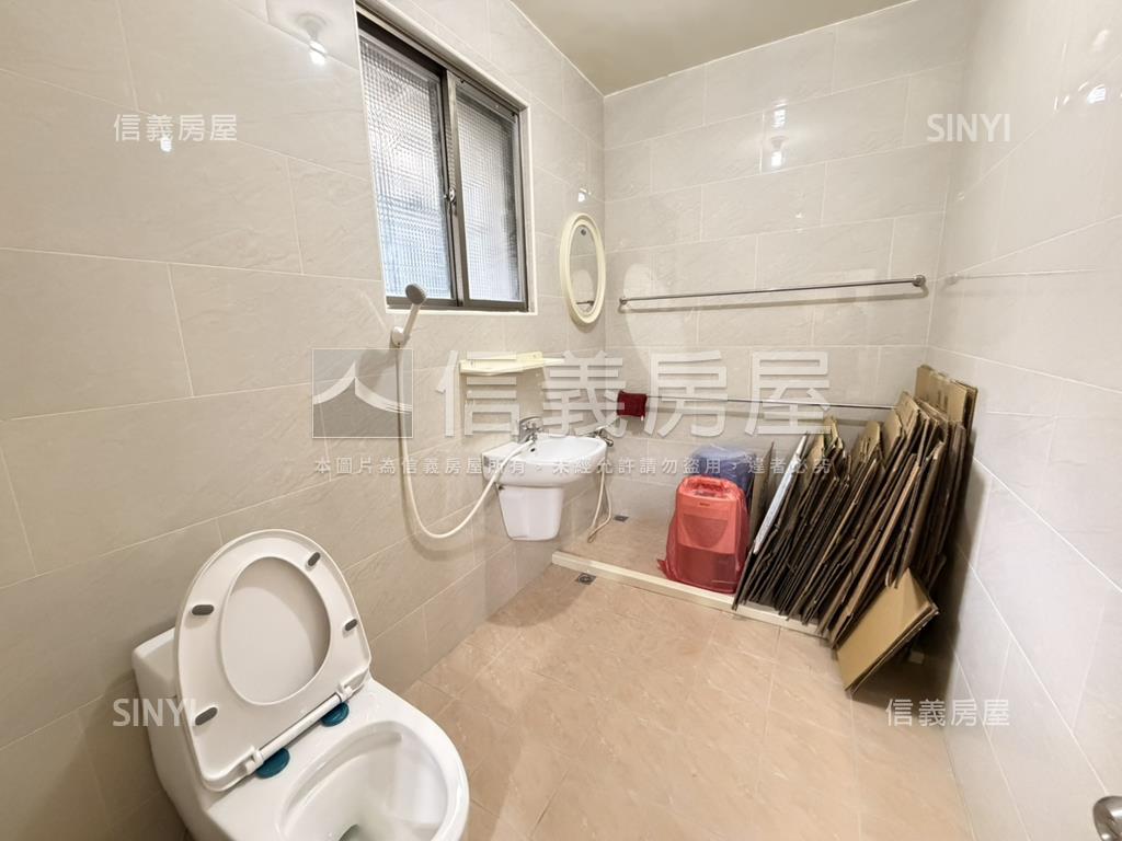 近公園方正大三房房屋室內格局與周邊環境