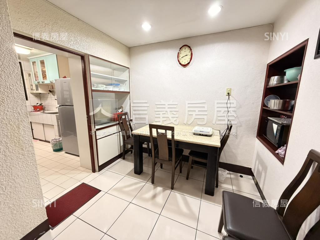 近公園方正大三房房屋室內格局與周邊環境