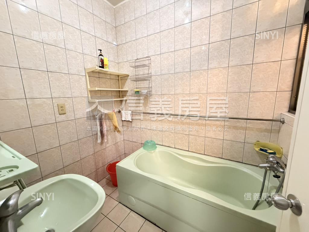 近公園方正大三房房屋室內格局與周邊環境