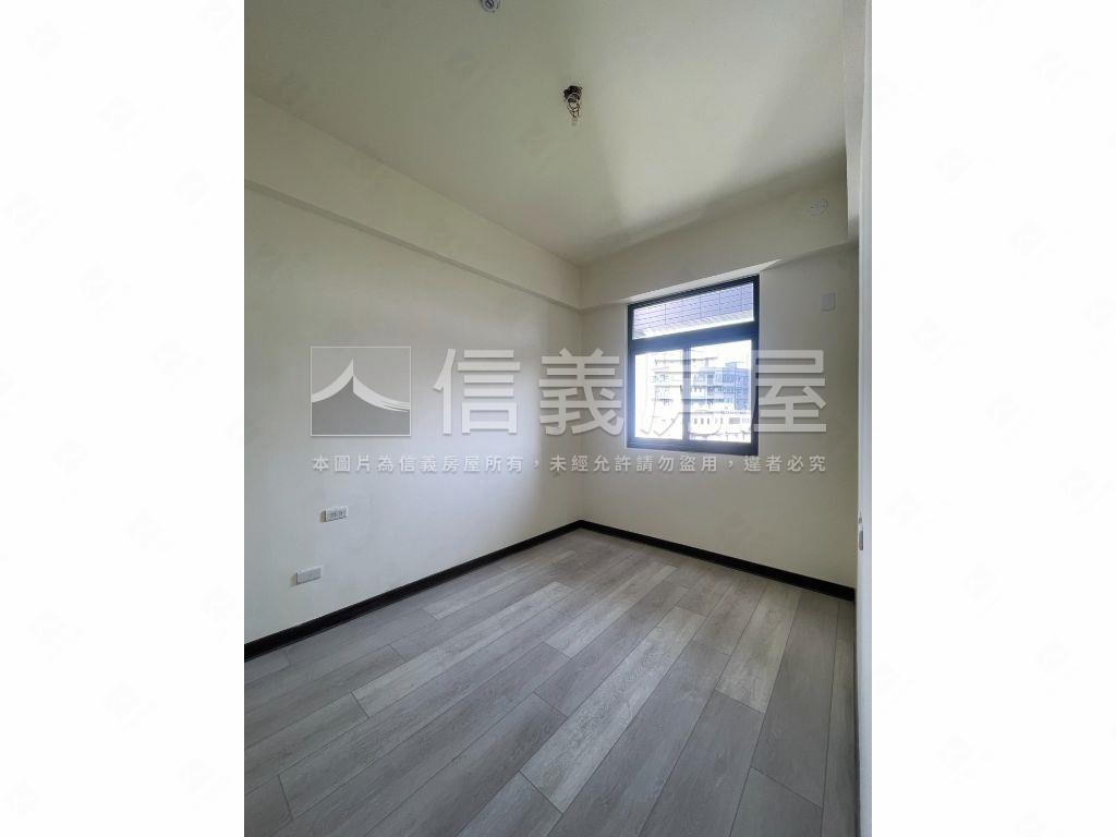金雅閤慕全新三房車位房屋室內格局與周邊環境