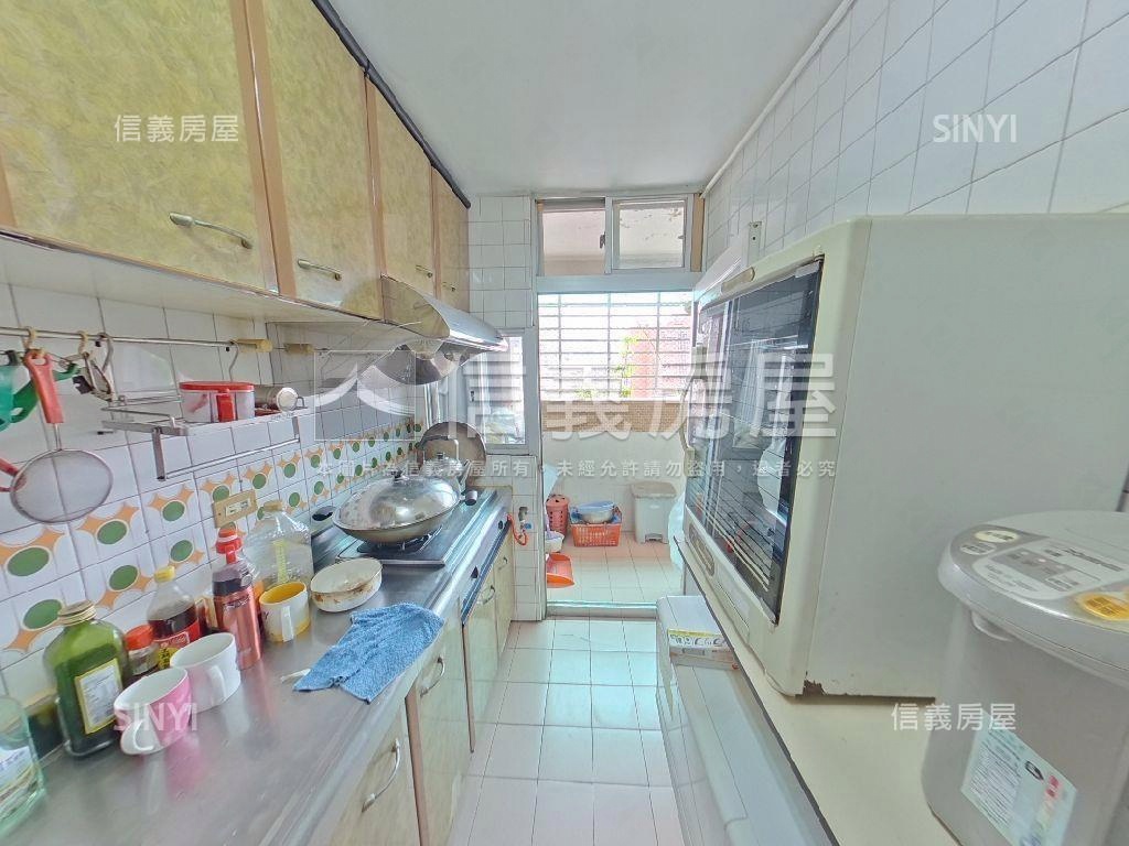 捷運高樓明亮三房房屋室內格局與周邊環境