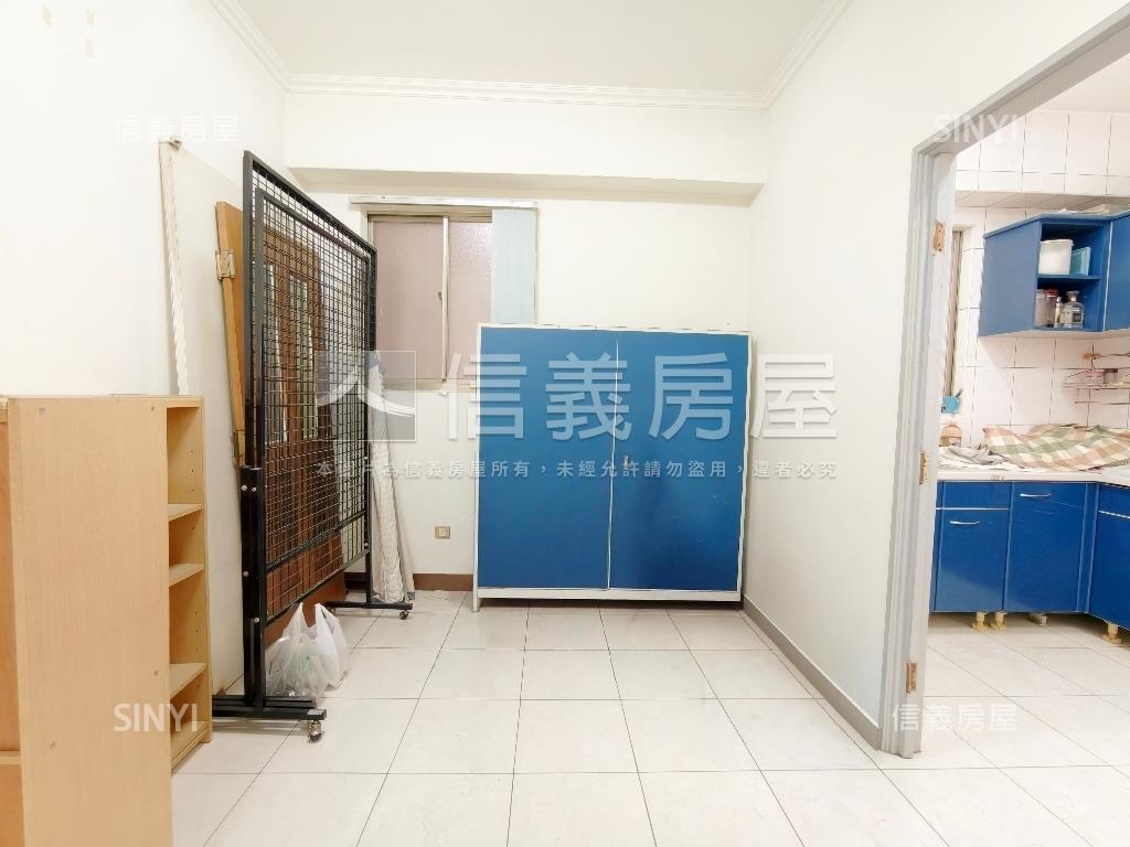 Ｒ１３捷運稀有雙戶大空間房屋室內格局與周邊環境
