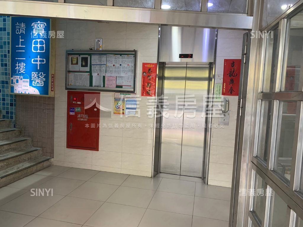 高樓三房單價４字頭太扯啦房屋室內格局與周邊環境