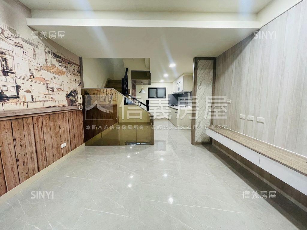 ７７期漂亮活巷可停車透天房屋室內格局與周邊環境