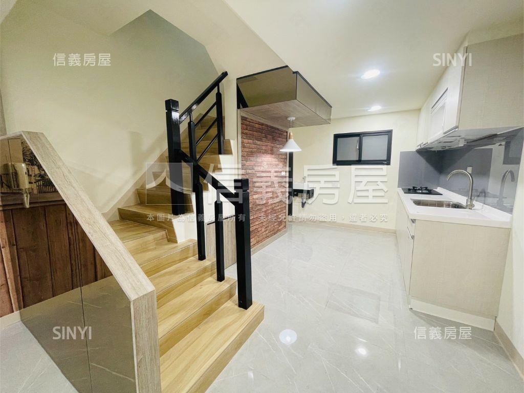 ７７期漂亮活巷可停車透天房屋室內格局與周邊環境