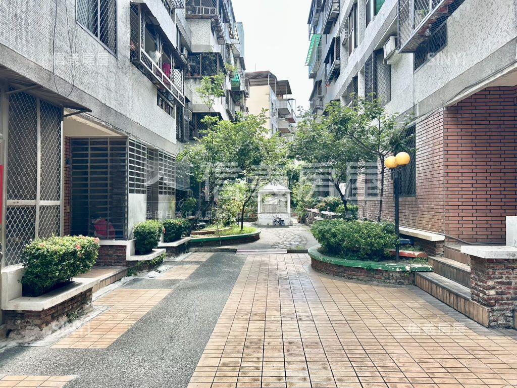 漂亮！全新裝潢美二房！房屋室內格局與周邊環境