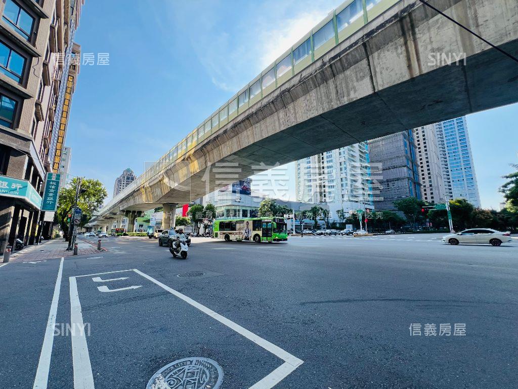 市政凱悅高樓美宅Ｂ１平車房屋室內格局與周邊環境