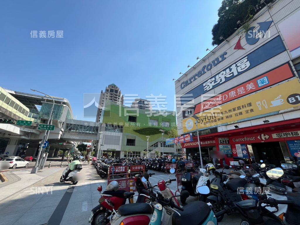 市政凱悅高樓美宅Ｂ１平車房屋室內格局與周邊環境