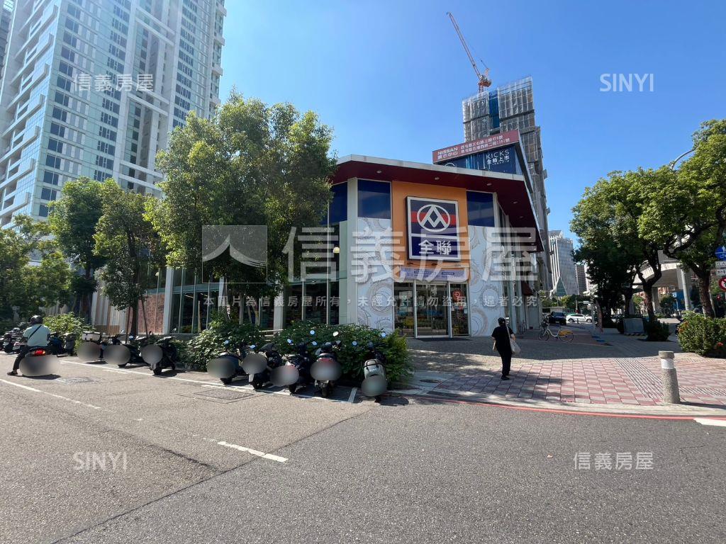 市政凱悅高樓美宅Ｂ１平車房屋室內格局與周邊環境