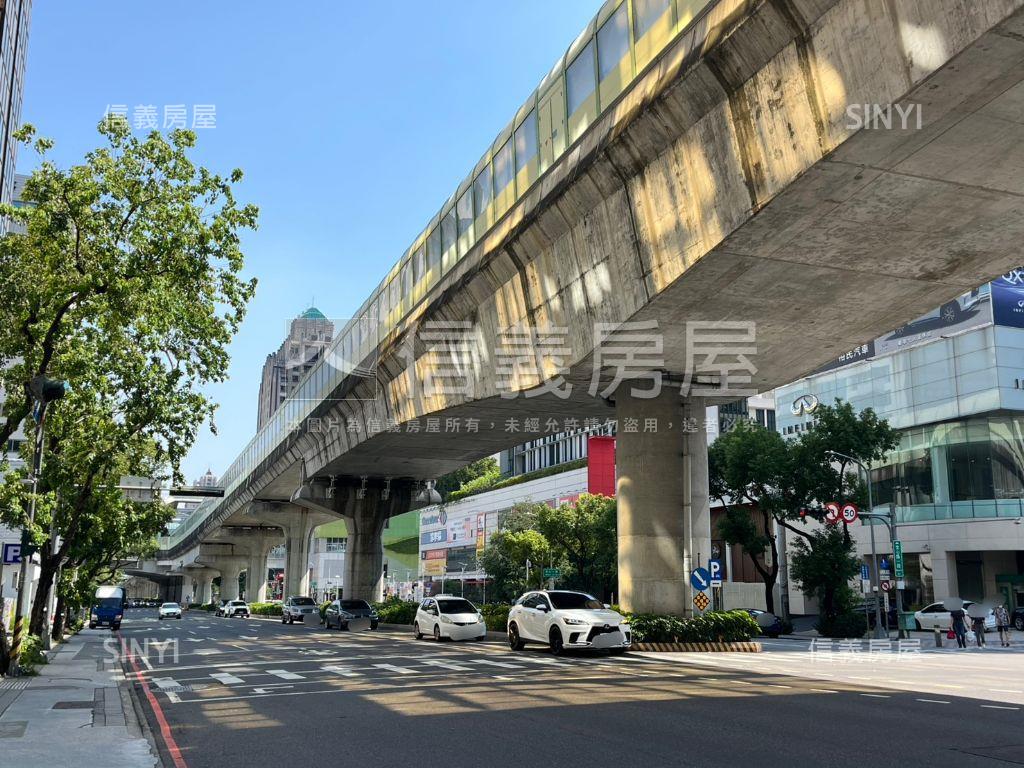 市政凱悅高樓美宅Ｂ１平車房屋室內格局與周邊環境