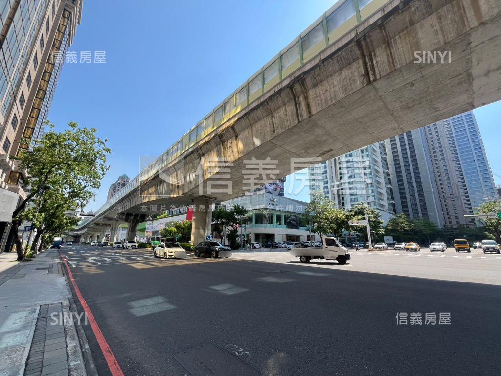 市政凱悅高樓美宅Ｂ１平車房屋室內格局與周邊環境