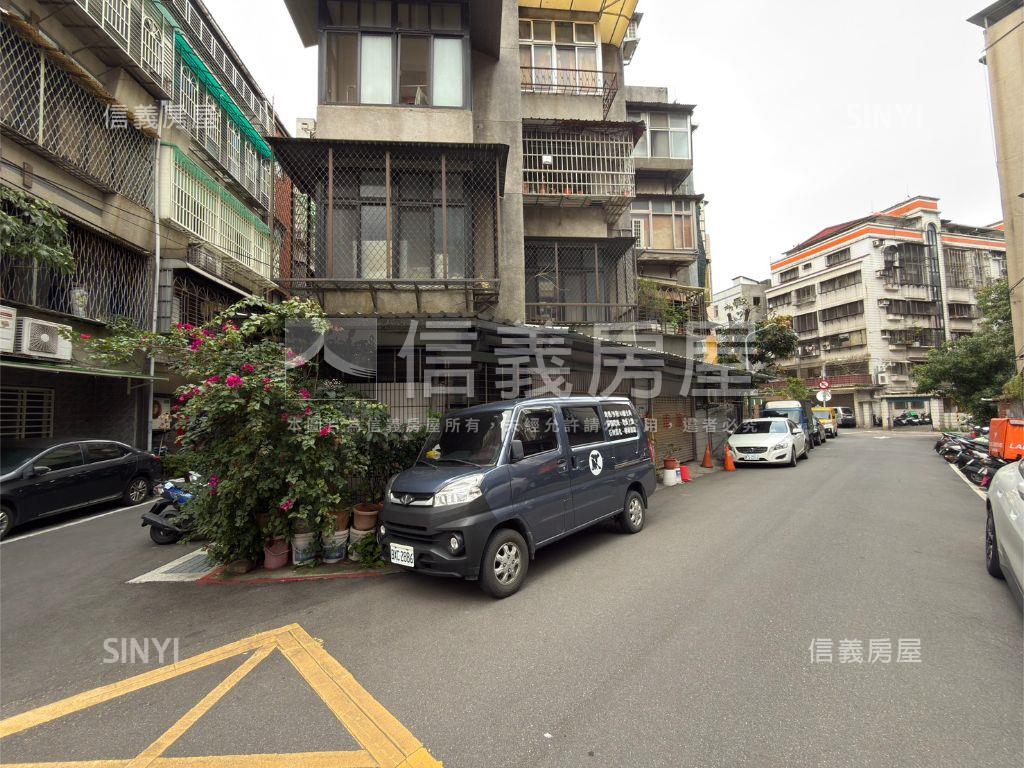 門前方便停車邊間一樓房屋室內格局與周邊環境