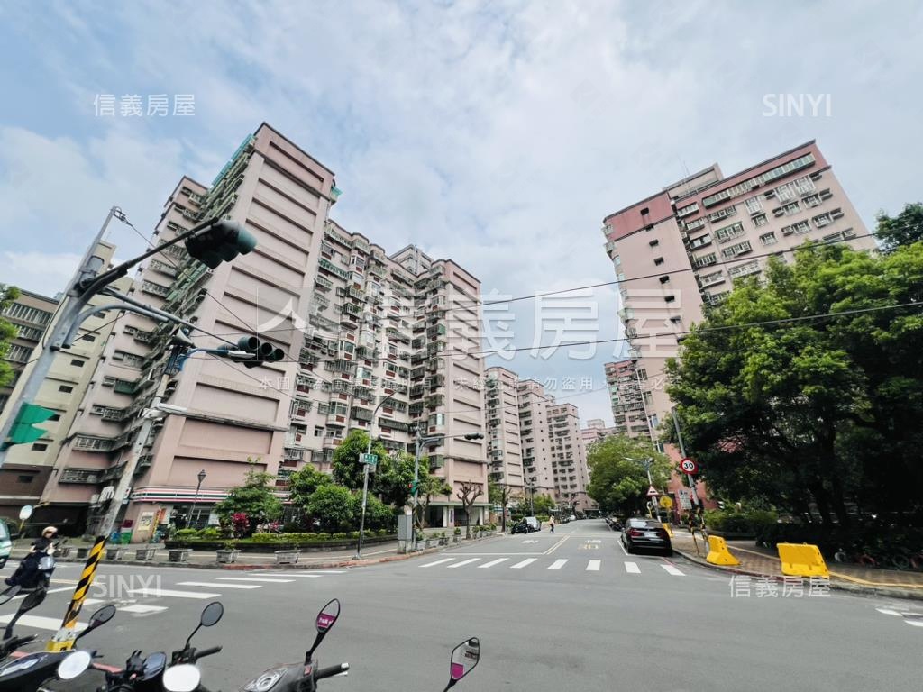 恭喜發財８米面寬金店面房屋室內格局與周邊環境