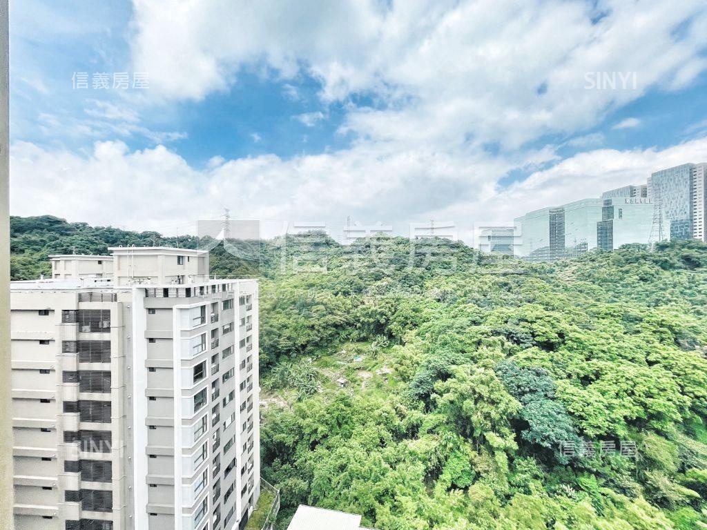 東方山莊山景四房車位房屋室內格局與周邊環境