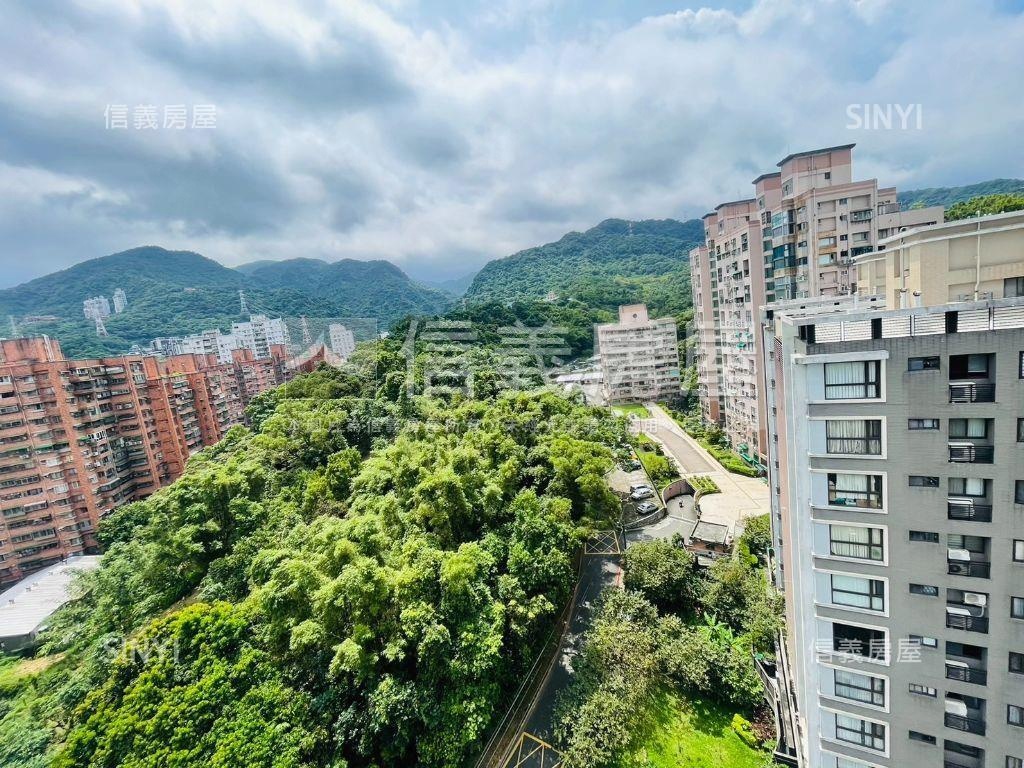 東方山莊山景四房車位房屋室內格局與周邊環境