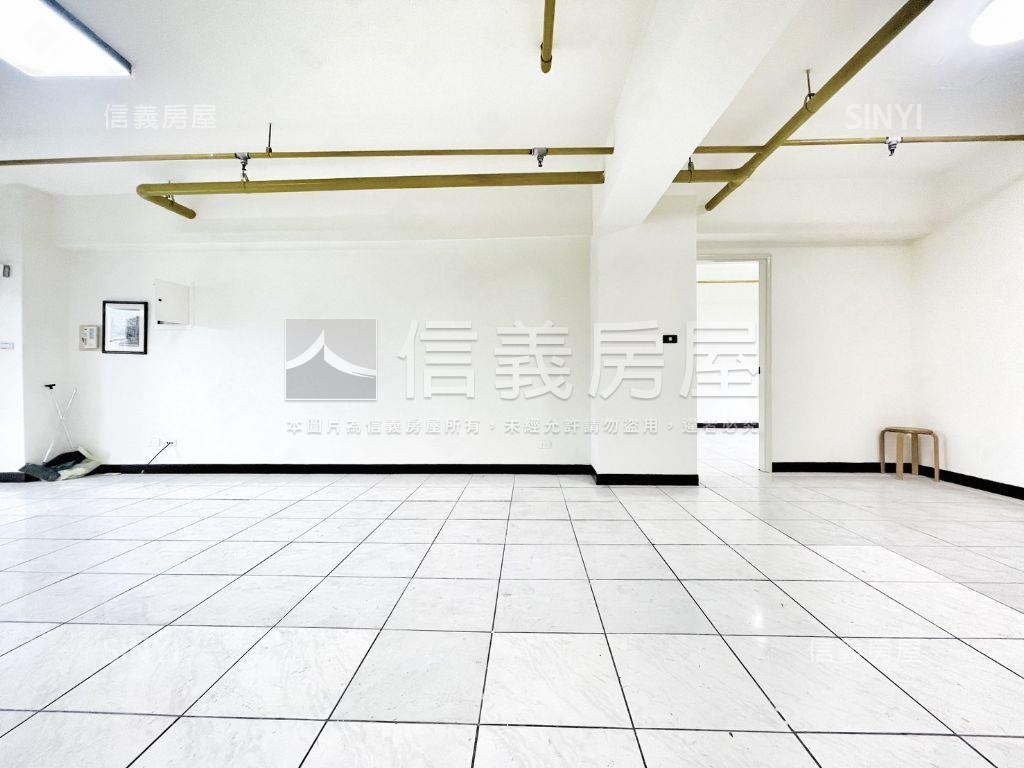 東方山莊山景四房車位房屋室內格局與周邊環境