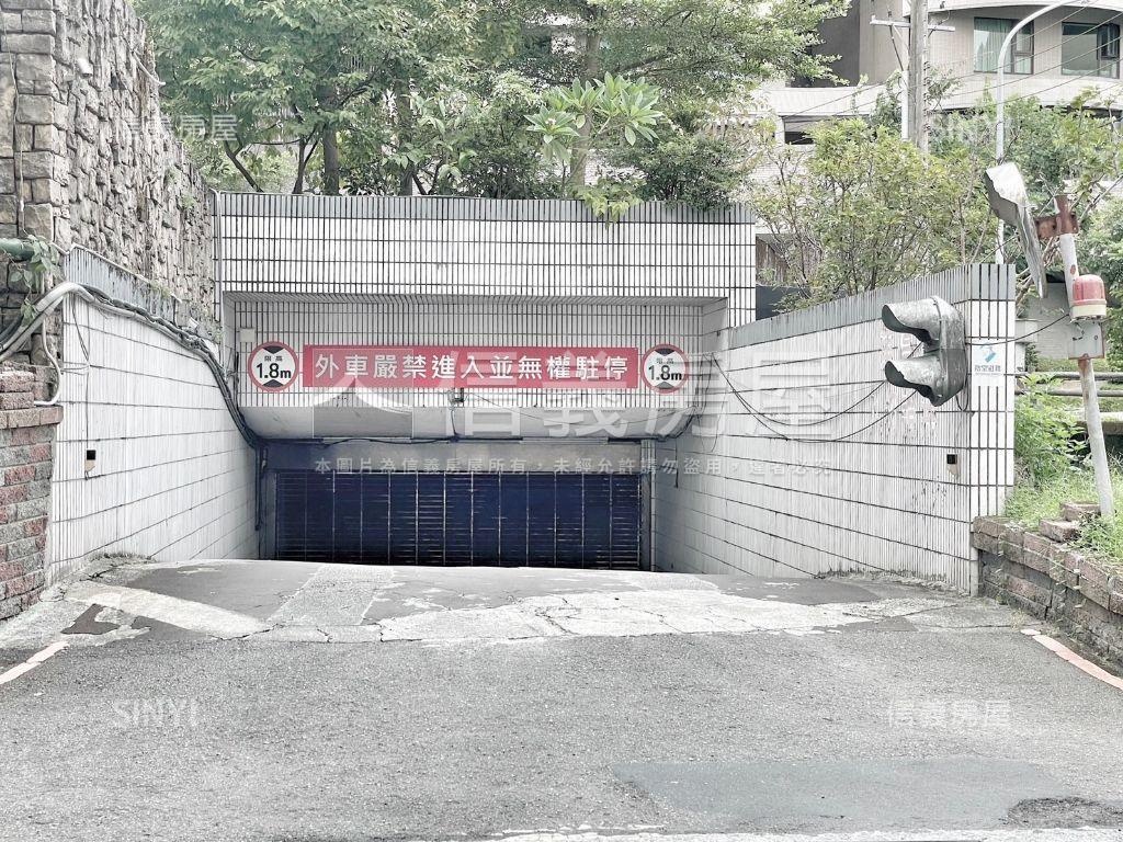 東方山莊山景四房車位房屋室內格局與周邊環境